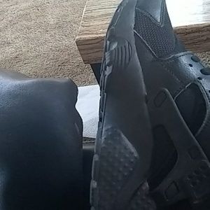 Black Huarache just a picture you won't really get
